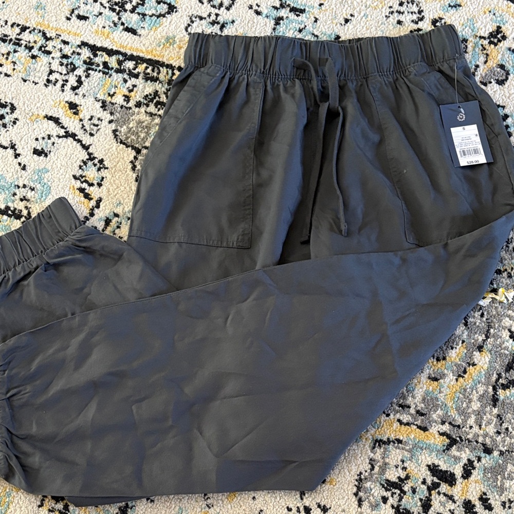 Grey jogger pants NWT